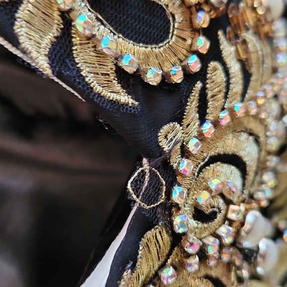 Stunning beaded dress - Picture 5 of 9